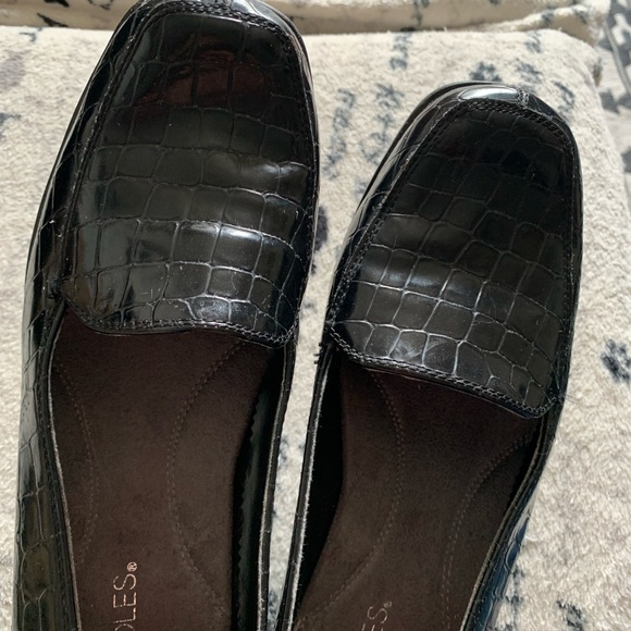 Woman’s black Aerosoles wedge shoe size 8 - Picture 9 of 10